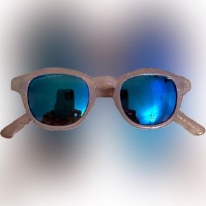 LOGO SUNGLASSES SHADES LORI GOLDSTEIN DESIGNER TRANSLUCENT GRAY CASE PROTECT EYE